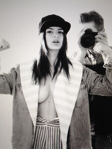 Fuites Nues de la Super Modèle Emily Ratajkowski