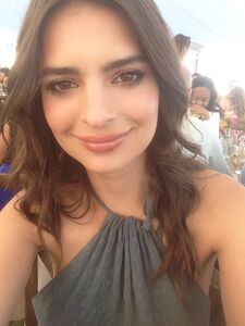 Fuites Nues de la Super Modèle Emily Ratajkowski