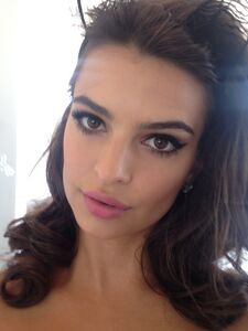 Fuites Nues de la Super Modèle Emily Ratajkowski