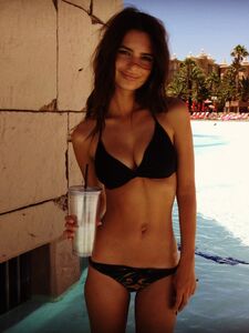 Fuites Nues de la Super Modèle Emily Ratajkowski