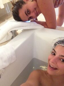 Fuites Nues de la Super Modèle Emily Ratajkowski