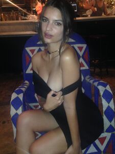 Fuites Nues de la Super Modèle Emily Ratajkowski