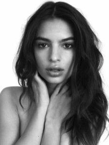Fuites Nues de la Super Modèle Emily Ratajkowski