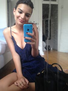 Fuites Nues de la Super Modèle Emily Ratajkowski