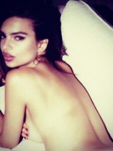 Fuites Nues de la Super Modèle Emily Ratajkowski
