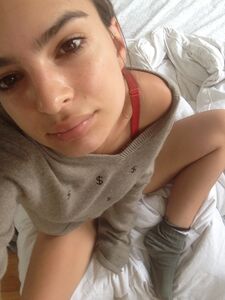 Fuites Nues de la Super Modèle Emily Ratajkowski