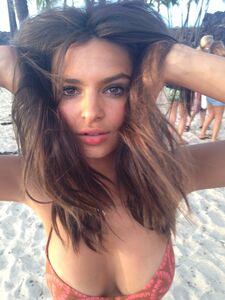 Fuites Nues de la Super Modèle Emily Ratajkowski