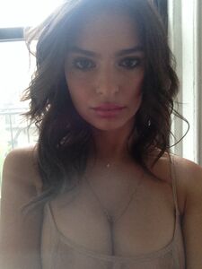 Fuites Nues de la Super Modèle Emily Ratajkowski