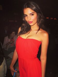 Fuites Nues de la Super Modèle Emily Ratajkowski