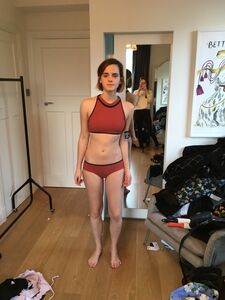 Super sexy nues d'Emma Watson fuitées sur Internet