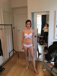 Super sexy nues d'Emma Watson fuitées sur Internet