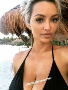 Lindsey Pelas'ın Çıplak Fotoğrafları Sızdı