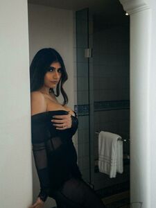 ミア・カリファのセクシーランジェリー写真撮影セットが漏洩