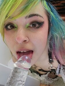 heyLyssten 法国女仆假阳物 OnlyFans 套件泄露