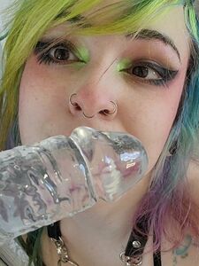 heyLyssten 法国女仆假阳物 OnlyFans 套件泄露