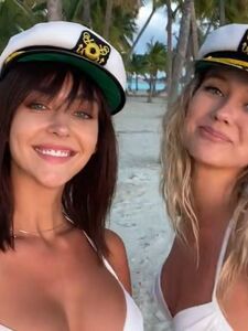 Video BTS di Rachel Cook nuda all'aperto in spiaggia trapelato