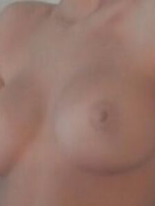 Video BTS di Rachel Cook nuda all'aperto in spiaggia trapelato