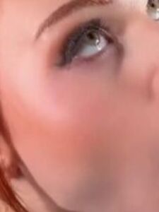 Video BTS di Rachel Cook nuda all'aperto in spiaggia trapelato