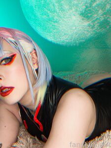 Álbum Cyberpunk Lucy de MollyRedWolf