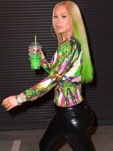 Iggy Azalea Nue Seins Découverts Montrant Ses Mamelons Derniers Fuites Onlyfans Album