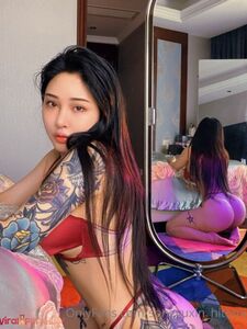 Hitomi Songyuxin Aka Syx_hitomi Seno nudo e grande fondoschiena Foto leaks Onlyfans