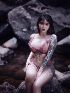 Hitomi Songyuxin Aka Syx_hitomi 裸露的胸部和大屁股 Onlyfans 泄露照片