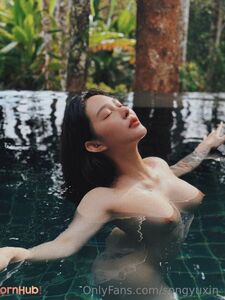 Hitomi Songyuxin Aka Syx_hitomi Poitrine nue et gros fessier Photos leaks Onlyfans