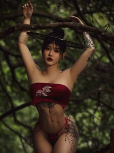 Hitomi Songyuxin Aka Syx_hitomi Nackte Brüste und großer Hintern Onlyfans Leaks Fotos