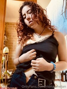 Rionawhelan ヌードの胸とお尻のリーク Onlyfans アルバム