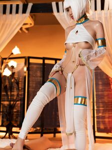 Sara aime utiliser les hommes comme ses jouets sexuels - Cospuri 0303