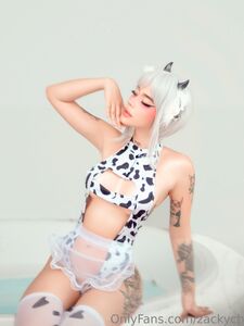 A modelo de cosplay Zackycha vazou fotos do OnlyFans