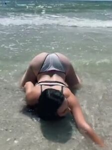 Gali Gool Aka Gali Golan Teaser de seins et de fesses voluptueuses Album Onlyfans Fuit