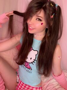 Fughe complete della vagina di Belle Delphine Hello Kitty