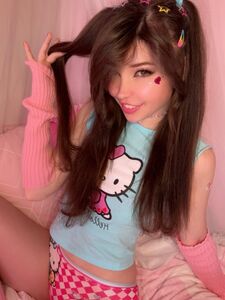 Fughe complete della vagina di Belle Delphine Hello Kitty