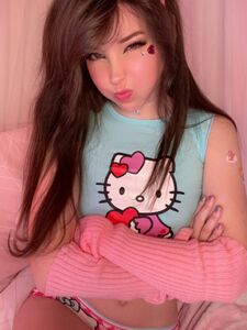 Fughe complete della vagina di Belle Delphine Hello Kitty