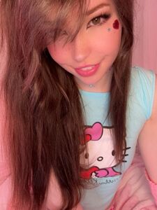 Fughe complete della vagina di Belle Delphine Hello Kitty