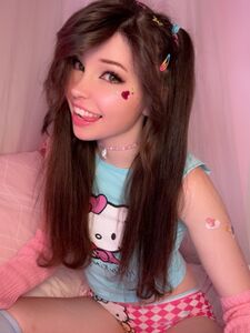 Fughe complete della vagina di Belle Delphine Hello Kitty