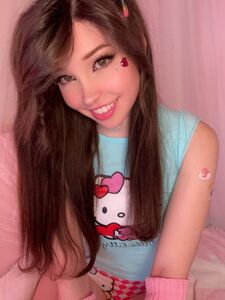 Fughe complete della vagina di Belle Delphine Hello Kitty