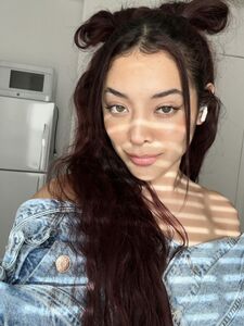 Heiße kolumbianische Frau mit einem dicken, runden Hintern