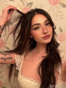 TwitchストリーマーのMushyeeの裸の写真