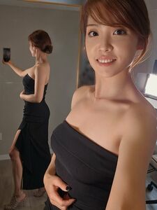 Die sexy asiatische Büroleiterin