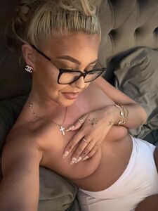 Ellie Scales leaked boobs