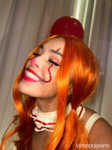 Valkyrae cosplay pics as Pennywise