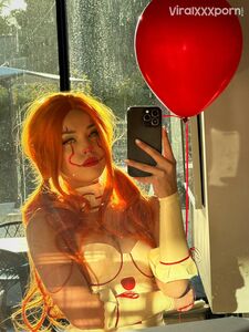 Valkyrae cosplay pics as Pennywise