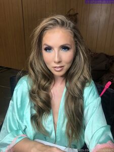 Fuites de la dernière photo nue de Lena Paul sur Onlyfans