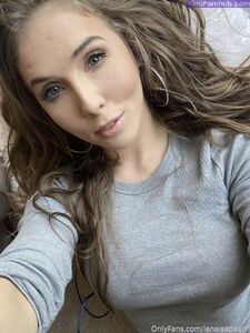 Fuites de la dernière photo nue de Lena Paul sur Onlyfans