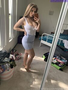 Fuites de la dernière photo nue de Lena Paul sur Onlyfans