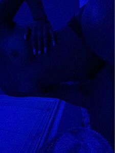 克拉丽莎的Snapchat裸照泄露