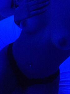 克拉丽莎的Snapchat裸照泄露