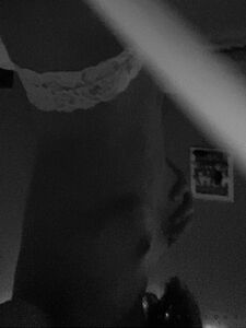 克拉丽莎的Snapchat裸照泄露